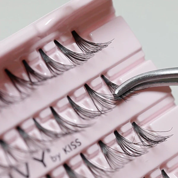 Kiss i-envy Premium Eyelashes - LUXE BLACK FLARE LONG KPE03B - Image 2