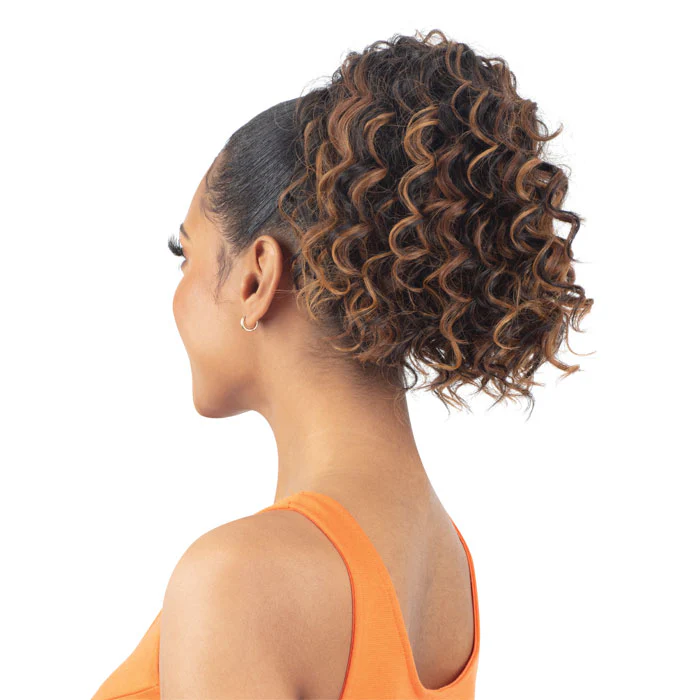 Model Model Gardenia Drawstring Ponytail - LOOSE BLOSSOM - Image 2