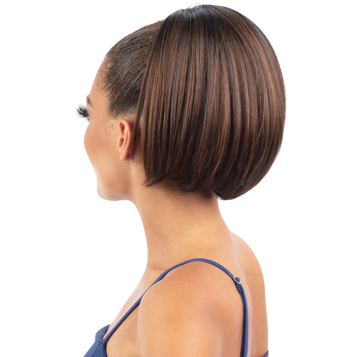 Model Model Miss Divine Human Hair Blend Drawstring Ponytail - YAKI FLIP IN - Image 4