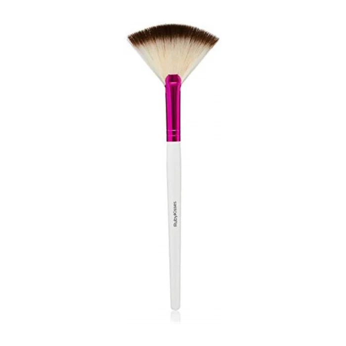Ruby Kisses By Kiss FAN BRUSH RMUB04 - Image 3